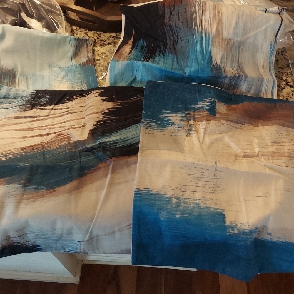 Set of 4 abstract 18x18 pillow covers new in package